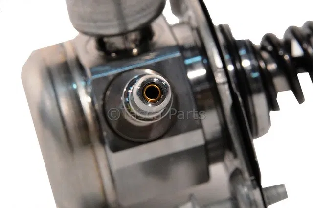 Mechanical Fuel Pump with Gasket and Bolts - GM (12658481)