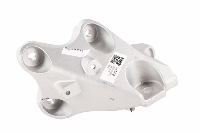 Driver Side Engine Mount Bracket - GM (23411879)