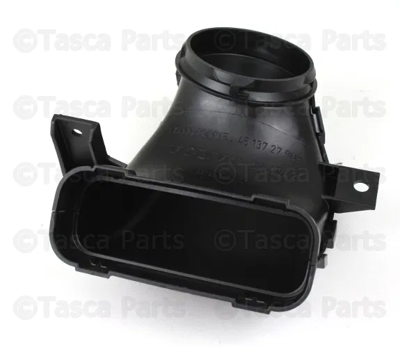 Engine Air Intake Hose - Volvo (30677427)