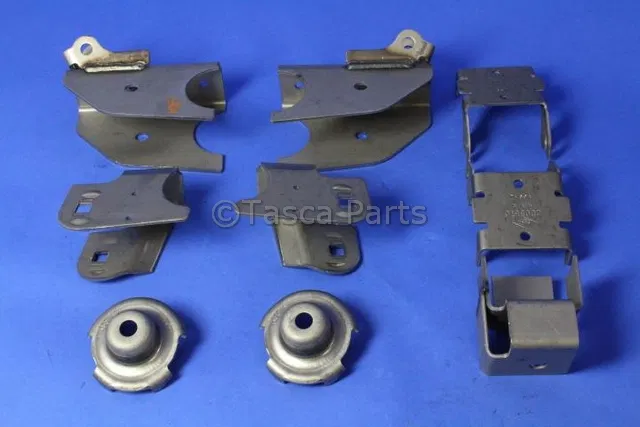 Axle Mounting Bracket Kit - Mopar (P5160042) - view 2